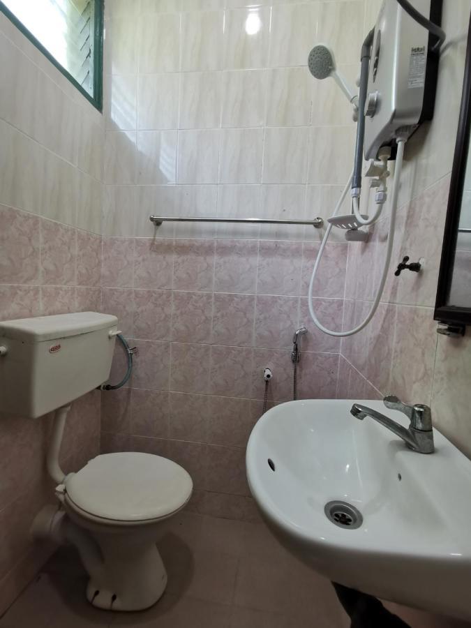 فندق Rvh كُوالا تيرينغانو المظهر الخارجي الصورة